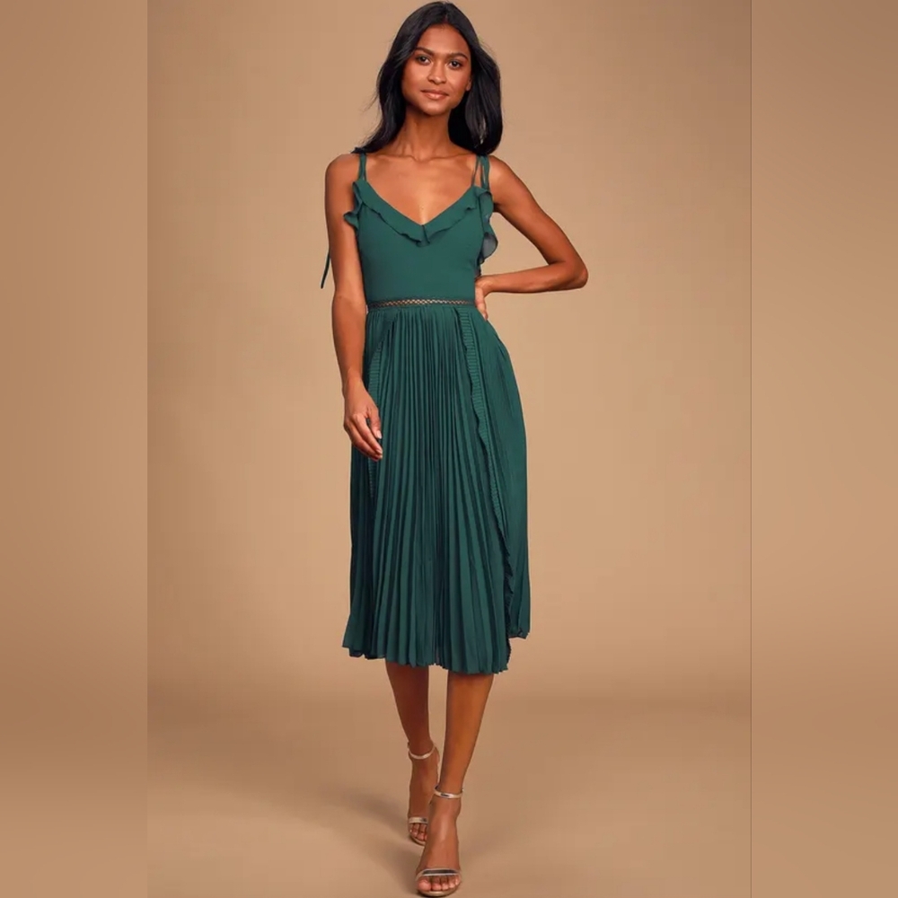 Lulus - Never a Dull Moment Emerald Green Tie-Strap Pleated Midi Dress